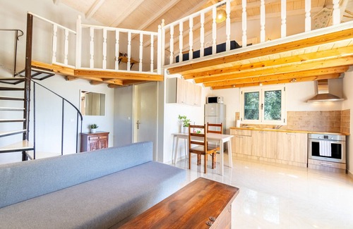 Ieromonachos Apartment | Apartment 'Villa Elaia 7' with Mountain View, Wi-Fi and Air Conditioning