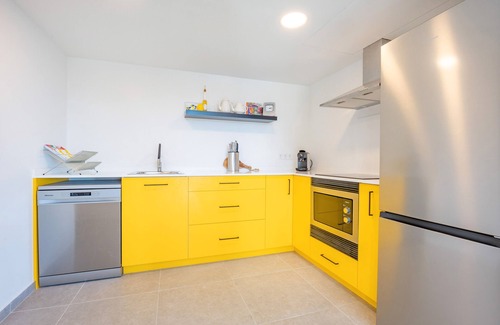 Aigues Apartment | Apartment 'Villa Hoy Limón' with Mountain View, Wi-Fi and Air Conditioning