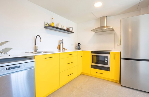 Aigues Apartment | Apartment 'Villa Hoy Limón' with Mountain View, Wi-Fi and Air Conditioning