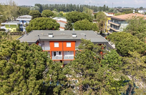 Bibione Apartment | Apartment 'Villa Luca Trilocale 3' with Shared Pool and Terrace