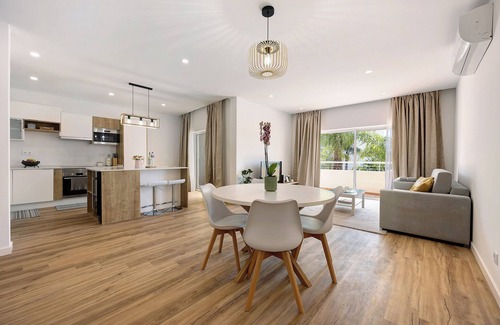 Porto de Mos Apartment | Apartment 'Villa Mós' with Sea View, Wi-Fi and Air Conditioning