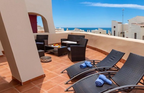 Bahia de Casares Apartment | Apartment Vista Bahía in Estepona - 4 persons, 2 bedrooms