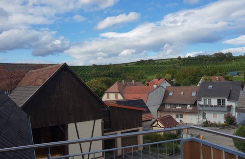 Hach Apartment | Apartment 'Weinbergblick' with Balcony and Wi-Fi