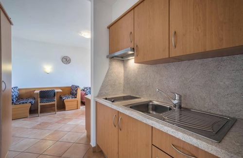 Lana Apartment | Apartment "Weinsepphof 2" with Mountain View, Pool, Wi-Fi, Garden & Balcony