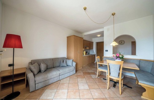 Lana Apartment | Apartment "Weinsepphof 3" with Mountain View, Pool, Wi-Fi, Garden & Balcony