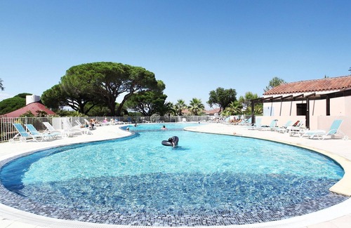 Frejus Apartment | Apartment with a dishwasher, beach at 2.5 km.
