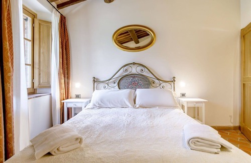 Monteriggioni Other | Apartment with A/C, sauna, private pool, WIFI, hot tub, TV, patio, panoramic view, close to Siena