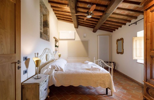 Monteriggioni Other | Apartment with A/C, sauna, private pool, WIFI, hot tub, TV, patio, panoramic view, close to Siena