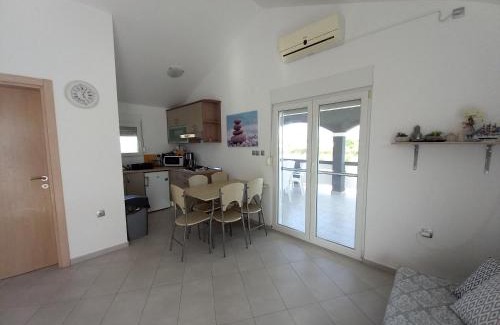 Podgradina Apartment | Apartment with a pool mountainview near the sea!