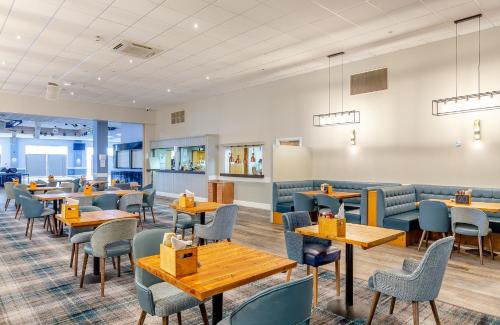 Hele Apartment | Apartment with Access to Pool Spa & Soft play