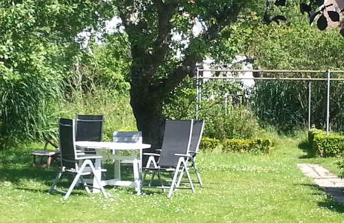 Doese Apartment | Apartment with atmosphere in old captain's house with garden, near the beach