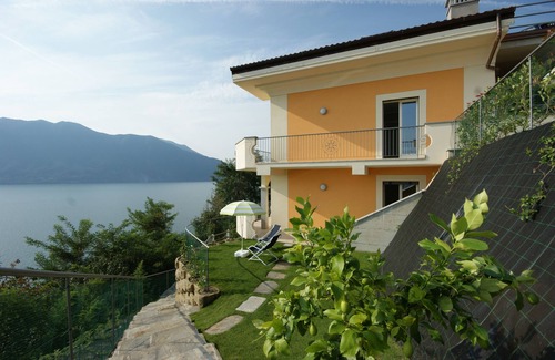 Ghiffa Apartment | Apartment with beautiful lake view for up to 4 people