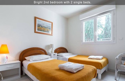 Riou - Petit Juas - Av de Grasse Apartment | Apartment with Communal Pool