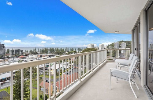 Burleigh Heads Apartment | Apartment with coveted uninterrupted ocean views