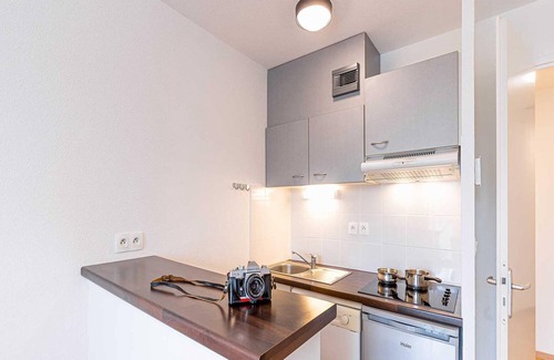 Le Teich Apartment | Apartment with dishwasher, near Le Teich