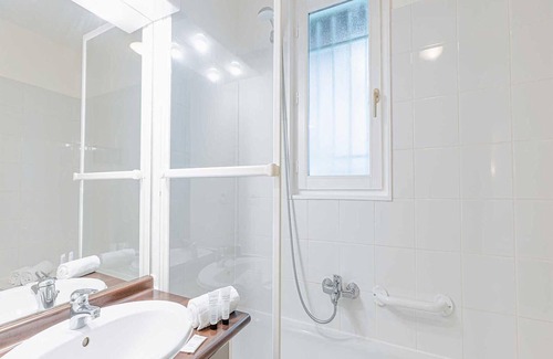 Le Teich Apartment | Apartment with dishwasher, near Le Teich