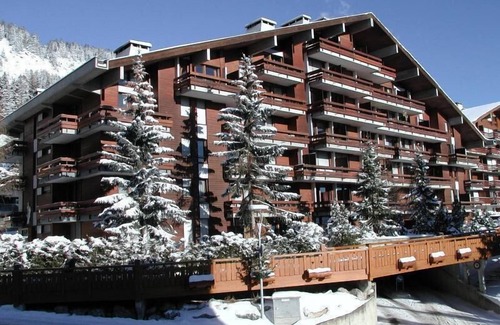 Anzere Apartment | Apartment with entrance corridor, bathroom/WC, bedroom with 2 single beds. Living room with chimney