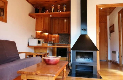 Taull Apartment | Apartment with fireplace - Falcó 3