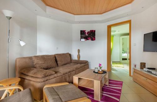 Faid House | Apartment with fenced garden in Faid
