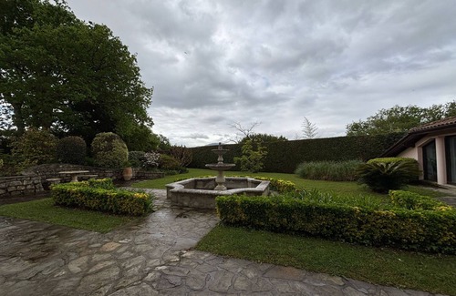 Ciboure Apartment | Apartment with garden and private pool in Ciboure