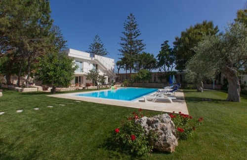 Donnalucata Apartment | Apartment with heated saltwater pool, private garden, air conditioning, WiFi