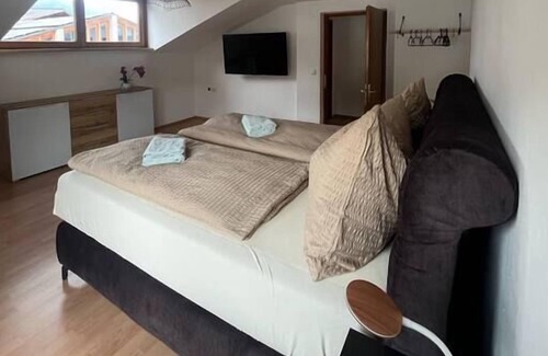 Aldrans Apartment | Apartment with mountain views