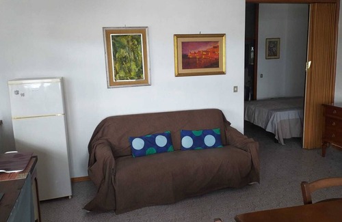 Ortonovo Apartment | Apartment with patio and garden 10 min from Portovenere and 15 min from 5 Terre