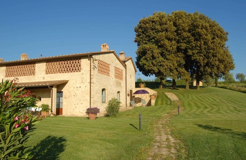 Sant'Appiano Apartment | Apartment with pool, WIFI, TV, patio, pets allowed, panoramic view, parking, close to San Gimignano