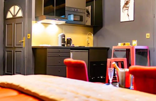 Congenies Apartment | Apartment with Private Jacuzzi and Terrace, Heated Pool, Sauna, Billiards