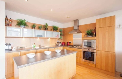 Glasgow Westend Apartment | Apartment with river view, next to hydro