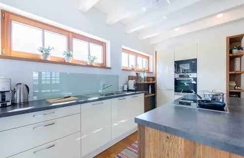 Schonbach Apartment | Apartment with Sauna and Ski In/Out