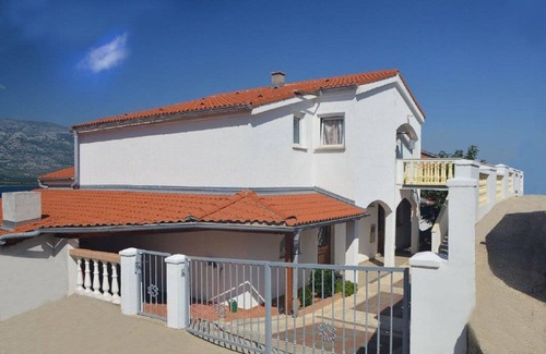 Vinjerac House | Apartment with terrace, sea view, barbecue, community pool, free WiFi, air conditioning
