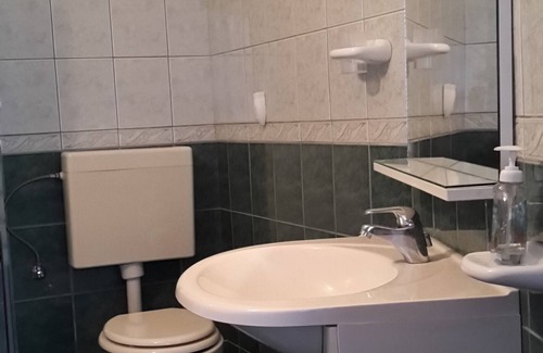 Vinjerac Apartment | Apartment with terrace, sea view & grill, community pool, free WiFi