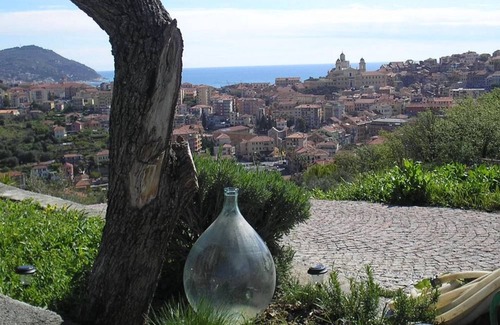 Imperia Apartment | Apartment with terrace, pool, sea view, large garden - free parking+ WIFI