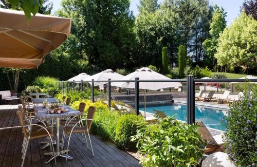 Ferney-Voltaire Apartment | Apartment with view of swimming pool