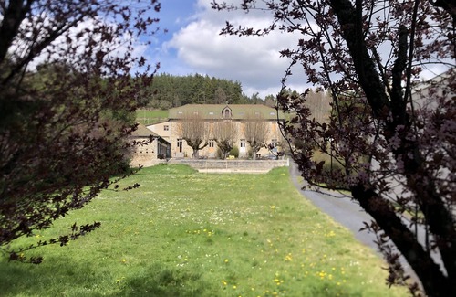 Viverols Apartment | Apartment with view of the ancient castle of Viverols