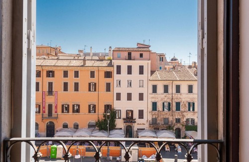 Rione VI Parione Apartment | Apartment with view on Piazza Navona