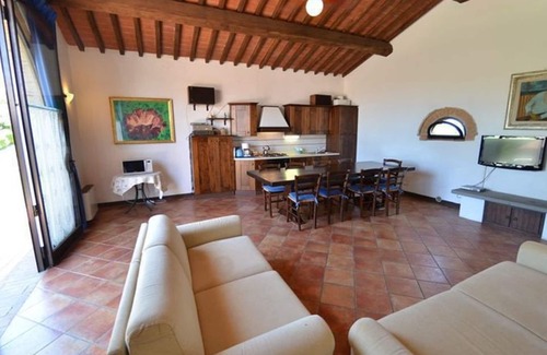 Sant'Appiano Apartment | Apartment with WIFI, pool, TV, patio, pets allowed, panoramic view, parking, close to San Gimignano