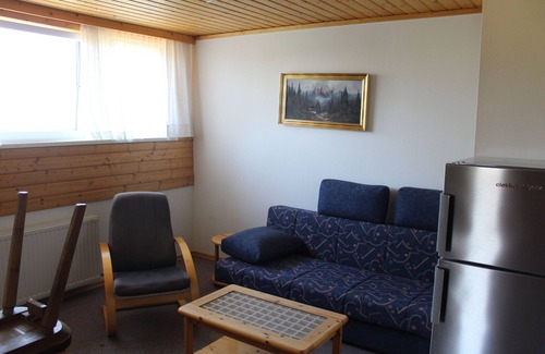 Albeck Apartment | Apartment 'Wohnung 4' with Mountain View, Shared Terrace and Shared Garden