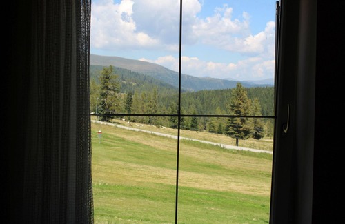 Albeck Apartment | Apartment 'Wohnung 4' with Mountain View, Shared Terrace and Shared Garden