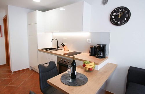 Porat Apartment | Apartment Zlendić very close to the sea
