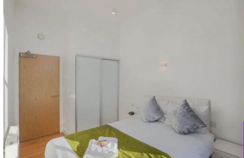 Billingsgate Apartment | Apartment Zone 1 Monument