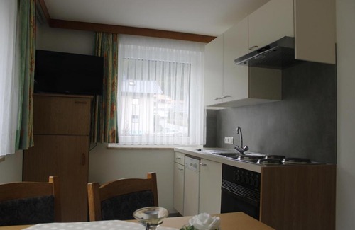 Flirsch Apartment | Apartments Alpenrose