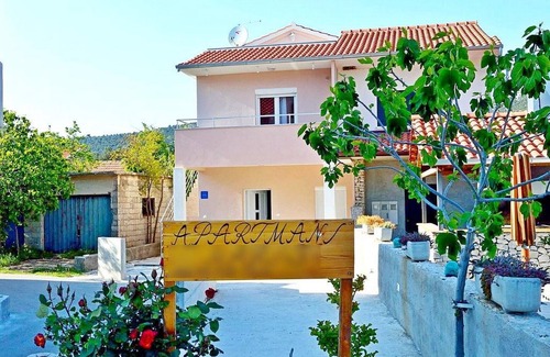 Vinisce Apartment | Apartments Anamarija, (14980), Vinišće, Croatia