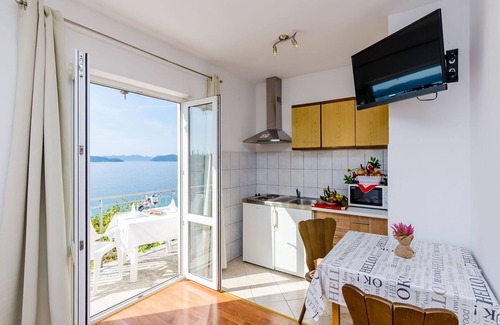 Krucica Apartment | Apartments Cypress Sea Cove - Comfort Studio Apartment with Balcony and Sea View (A1)