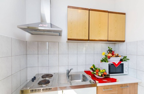 Krucica Apartment | Apartments Cypress Sea Cove - Comfort Studio Apartment with Balcony and Sea View (A1)