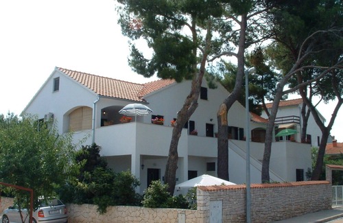 Mirce Apartment | Apartments Dinka (10225-A2) - Mirca - island Brac