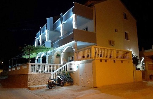 Zavala Apartment | Apartments Dobrila - Superior Two Bedroom Apartment with Terrace and sea view - B2