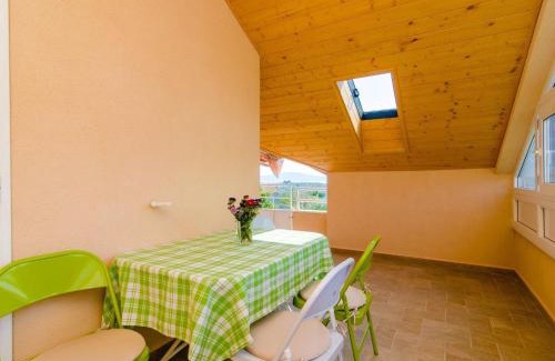 Banici Apartment | Apartments Donita - Comfort Two Bedroom Apartment with Balcony and Sea View