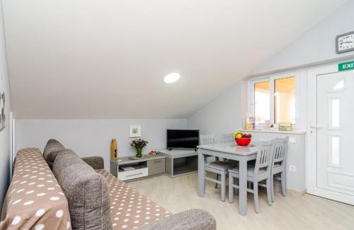 Banici Apartment | Apartments Donita - Standard Two Bedroom Apartment with Balcony and Sea View
